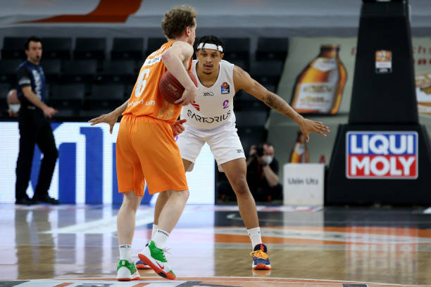 由式滑雪的 由式滑雪的